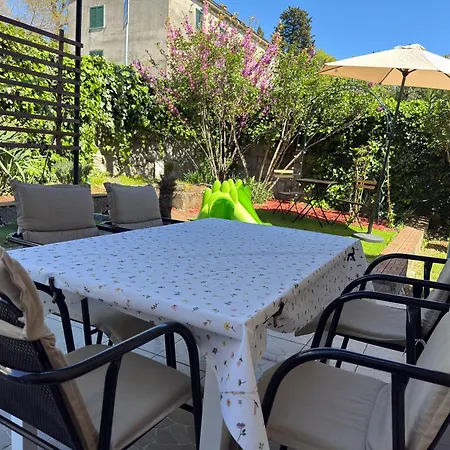 Daire Cute 3br Jana - Beach, Parking & Pets