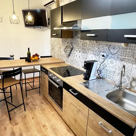 Cute In Near With Parking Apartment *