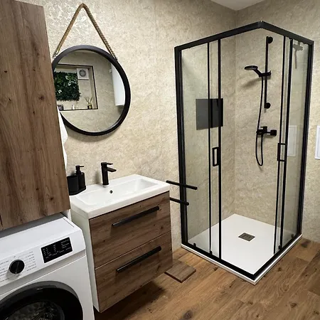 Cute In Near With Parking Διαμέρισμα